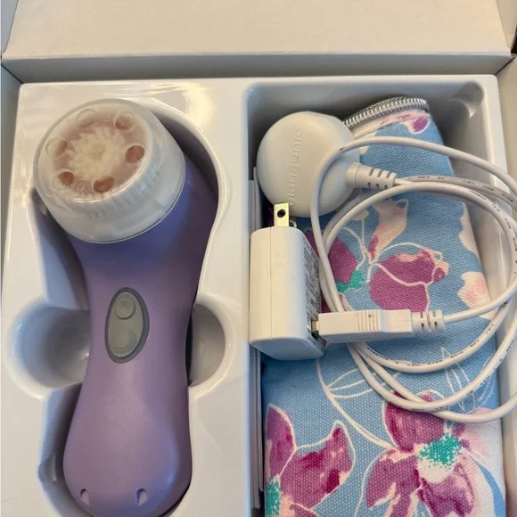 NIB Clarasonic Mia 2 With Extra Brush Heads and Cleansers - Picture 2 of 12